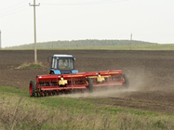 Лучшие сельхозпредприятия получили в подарок новую технику